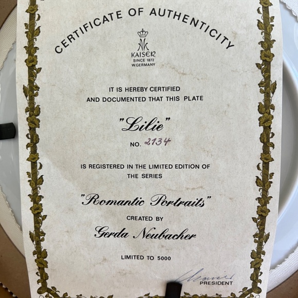 Vintage Framed Romantic Portrait Series Plate 'Lilie' - Picture 11 of 11